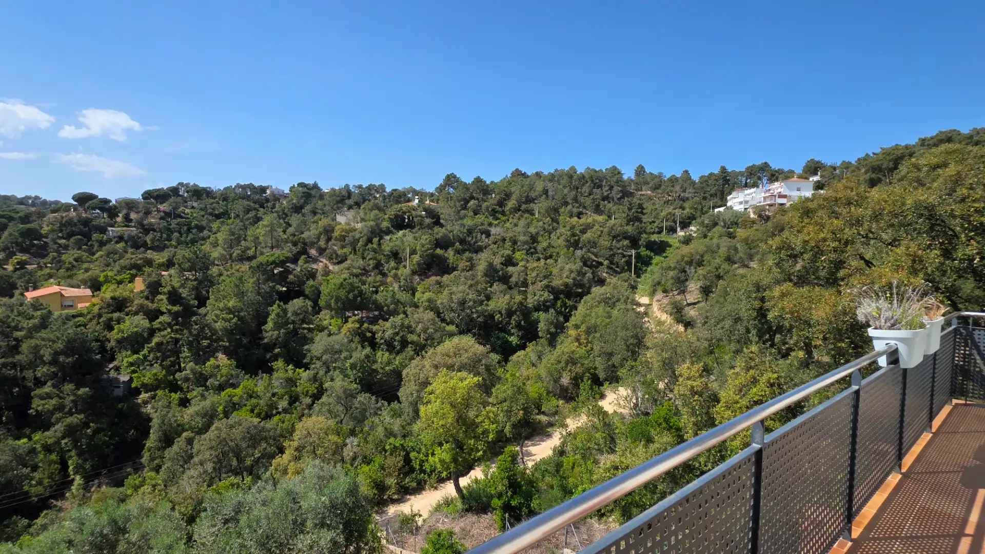 Vista exterior de Casa o xalet en venda en Lloret de Mar amb Aire condicionat, Calefacció i Jardí privat