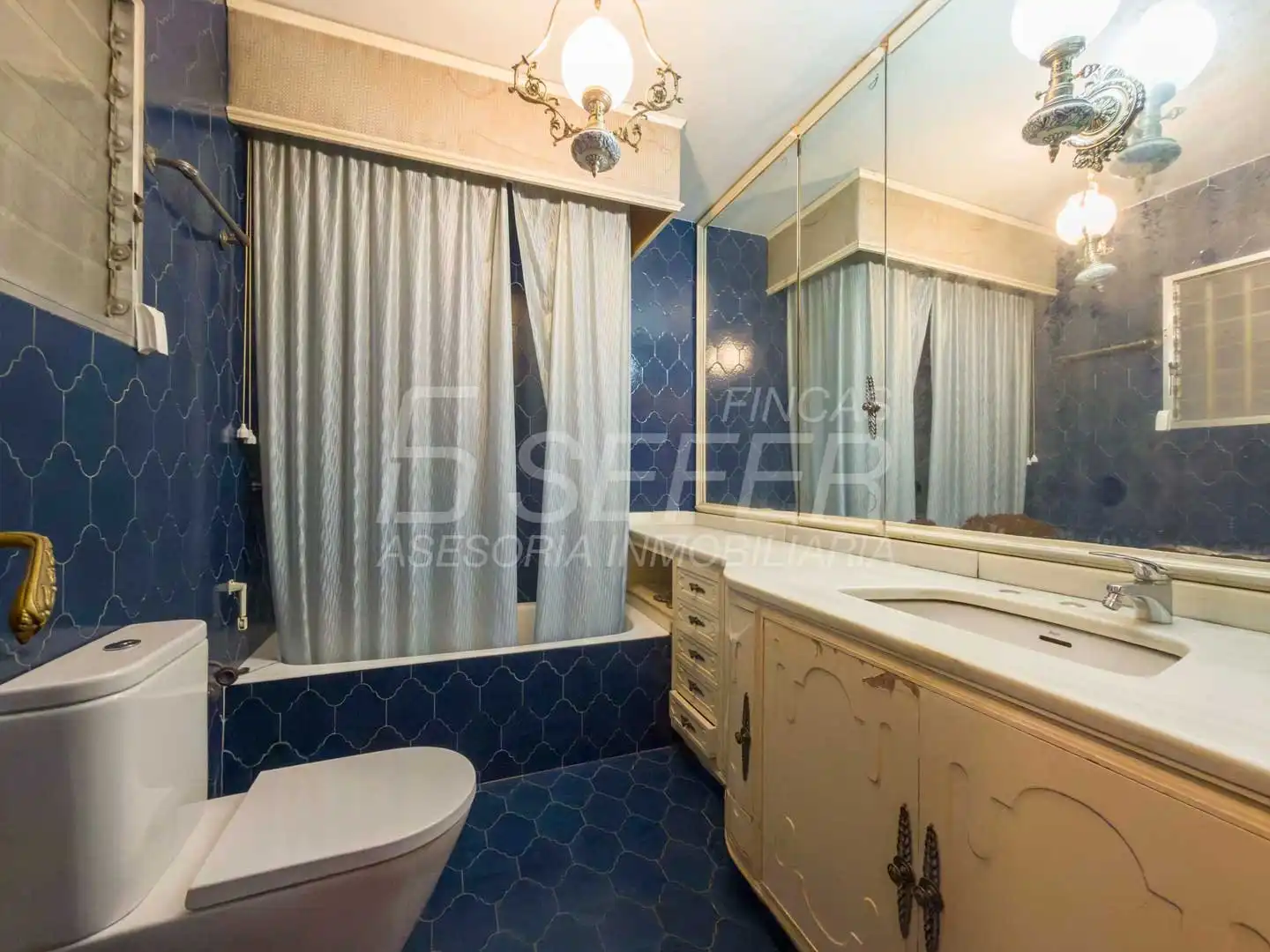 Baño de Piso en venta en Vila-real con TV