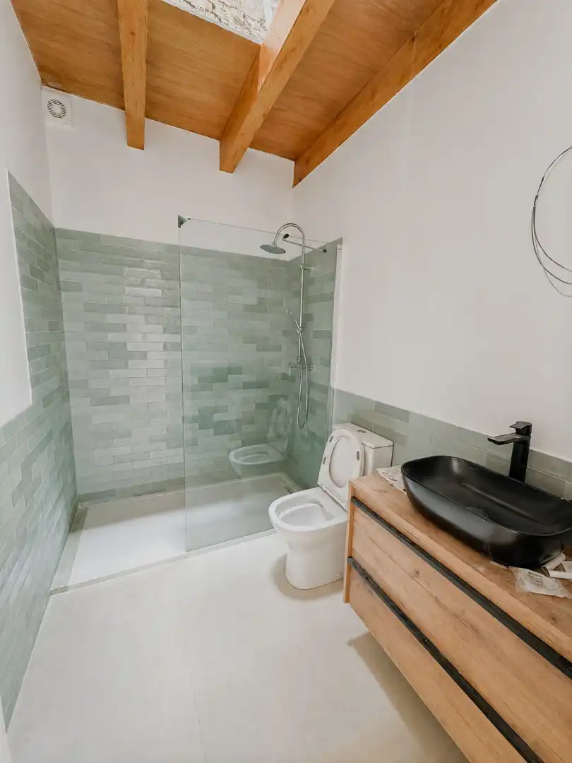 Baño de Casa o chalet en venta en Manlleu con Calefacción y Jardín privado