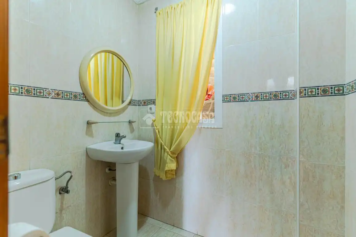 Baño de Casa adosada en venta en Motril con Calefacción y Terraza