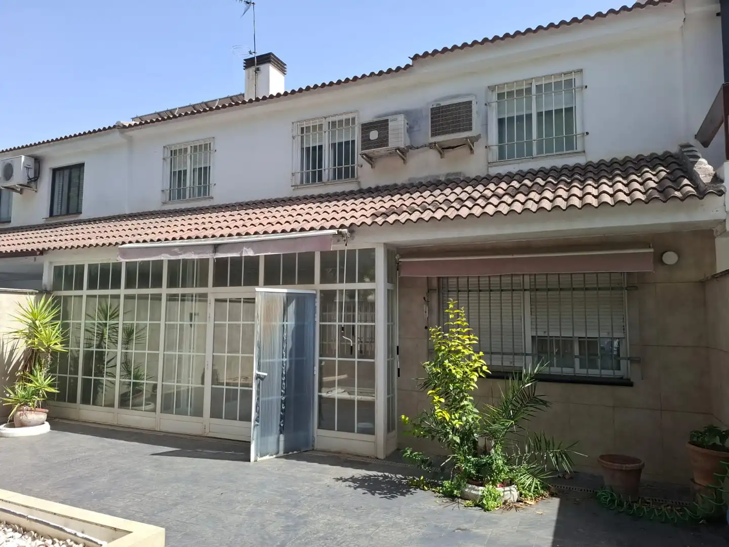 Vista exterior de Casa o xalet en venda en Ciudad Real amb Aire condicionat, Calefacció i Jardí privat