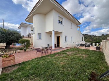 Chalet con jardín en venta en Escandinavia - Cautivador