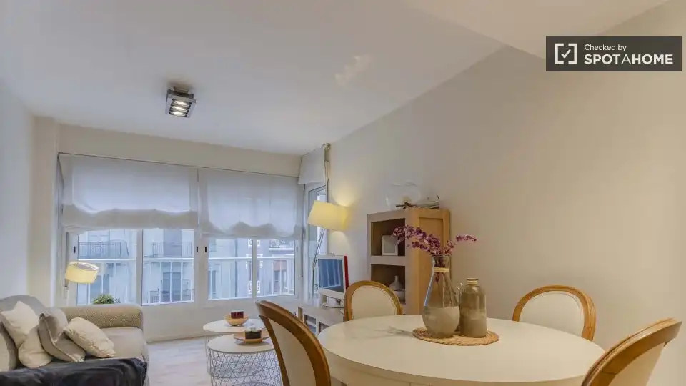 Sala d'estar de Pis de lloguer en Valencia amb Aire condicionat, Calefacció i Moblat