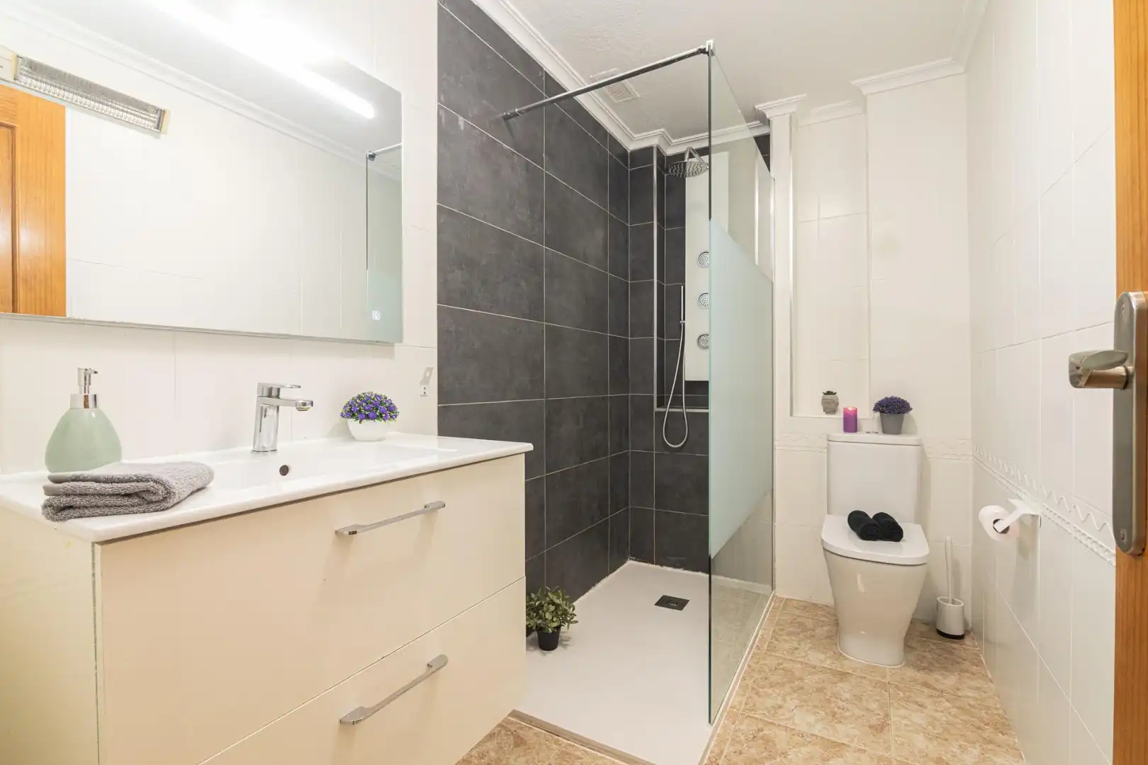 Baño de Piso en venta en Elche / Elx con Calefacción y Balcón