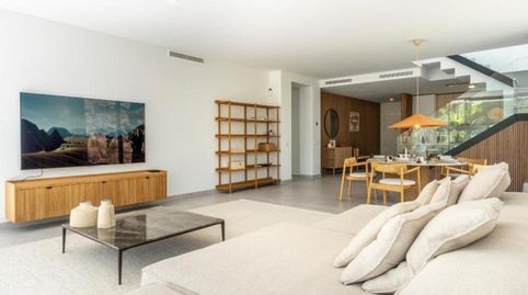 Ático Dúplex Moderno con Piscina Privada y Vistas Panorámicas al Mar en Cabopino, imatge 2