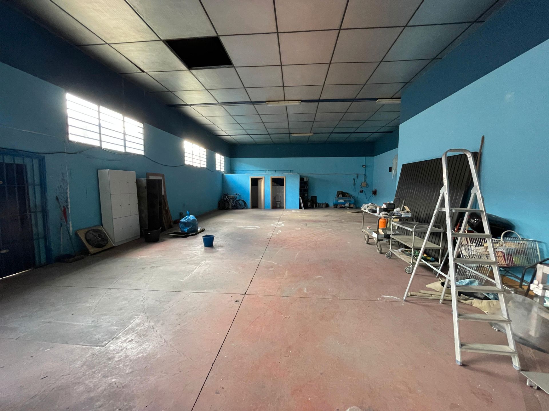 Industrial buildings for sale in La Puebla de Montalbán
