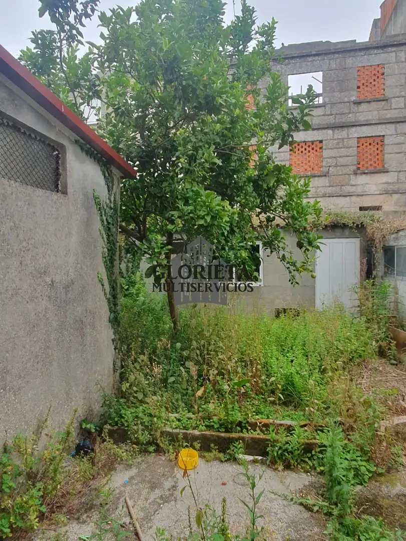 Piso en venta en Vigo  con Calefacción, Jardín privado y Amueblado