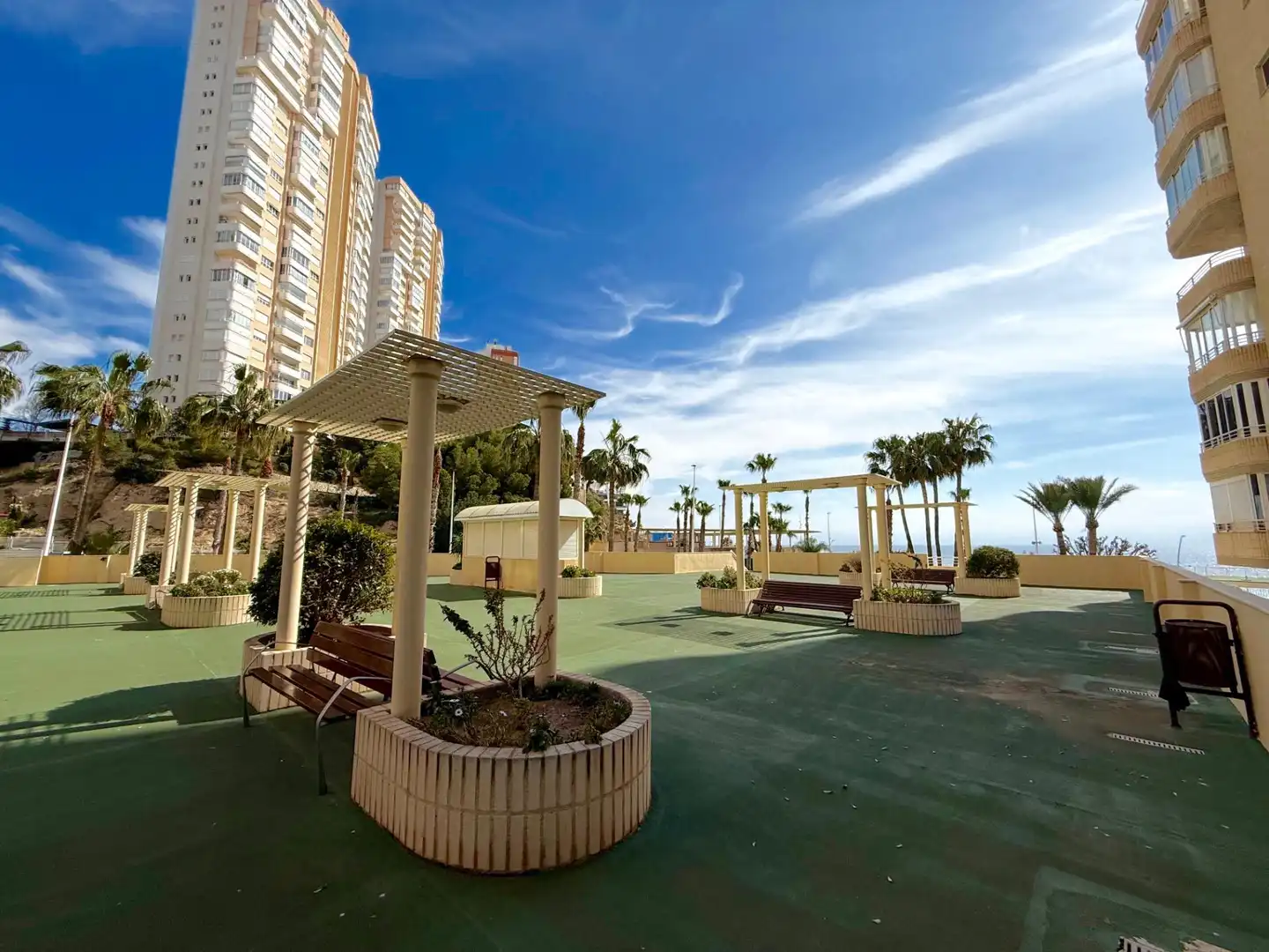 Terraza de Apartamento en venta en Benidorm con Aire acondicionado, Jardín privado y Amueblado