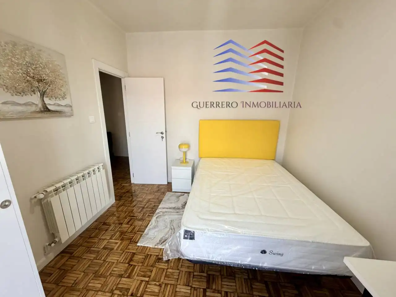 Schlafzimmer von Wohnung zur Miete in Ourense Capital  mit Heizung, Parkett und Möbliert