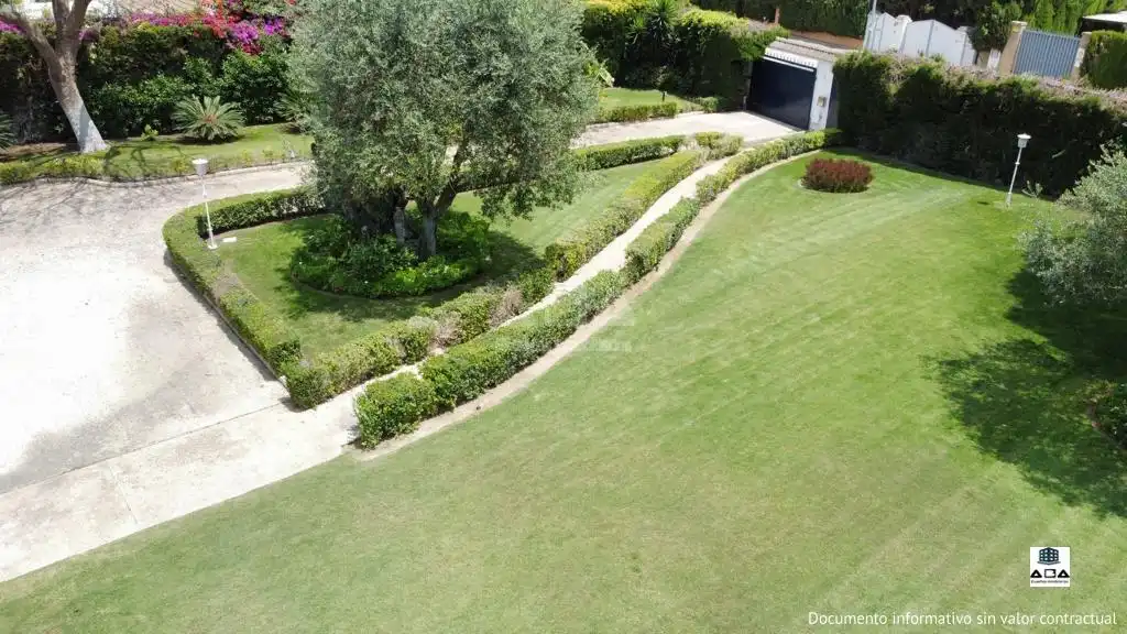 Jardí de Casa o xalet en venda en Jerez de la Frontera amb Aire condicionat, Calefacció i Jardí privat