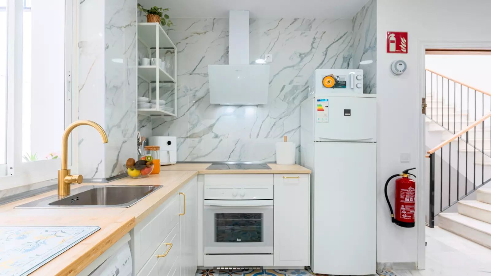 Cuina de Apartament de lloguer en  Sevilla Capital amb Moblat i Es permeten mascotes