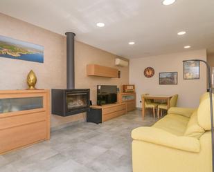 Sala d'estar de Casa o xalet en venda en Manresa amb Aire condicionat, Terrassa i Balcó