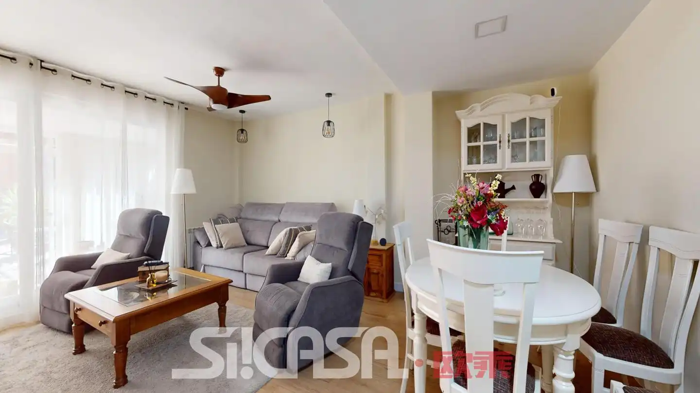 Sala de estar de Casa adosada en venta en Parla con Aire acondicionado, Calefacción y Terraza