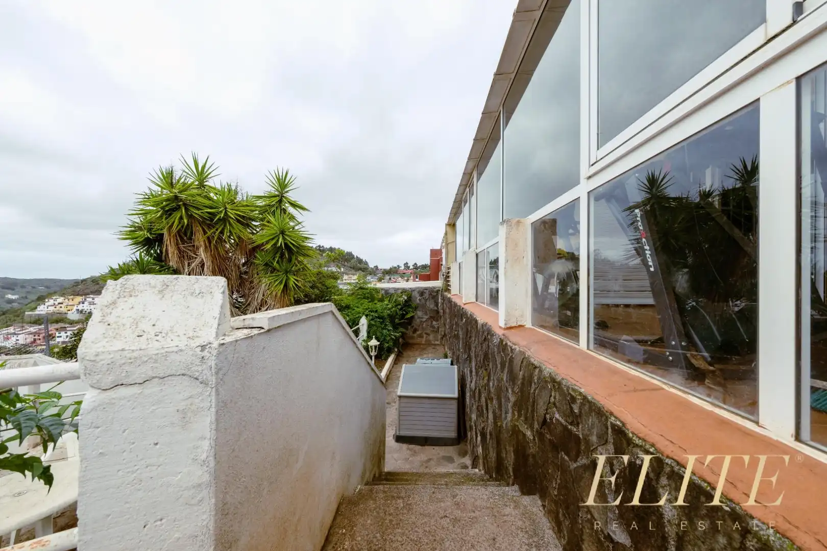 Vista exterior de Casa o xalet en venda en Santa Brígida amb Aire condicionat, Jardí privat i Terrassa