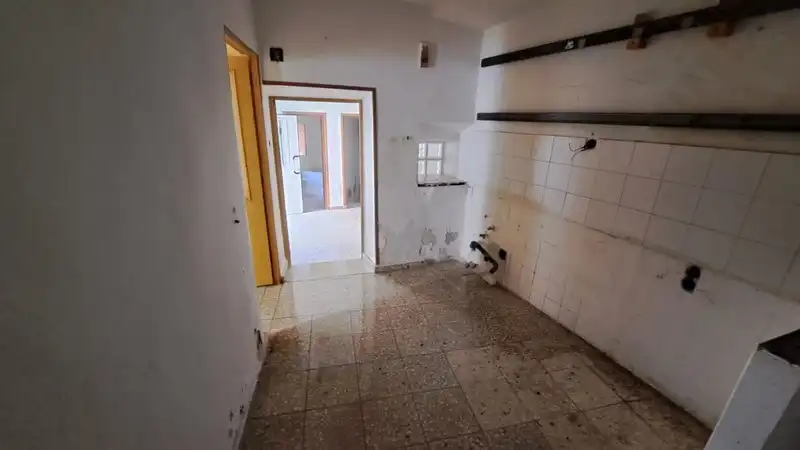 Einfamilien-Reihenhaus zum Verkauf in Estremera mit Terrasse und Abstellraum