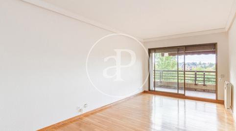 Foto 2 de Piso en venta en C. de Gabriela Mistral, Peñagrande, Madrid