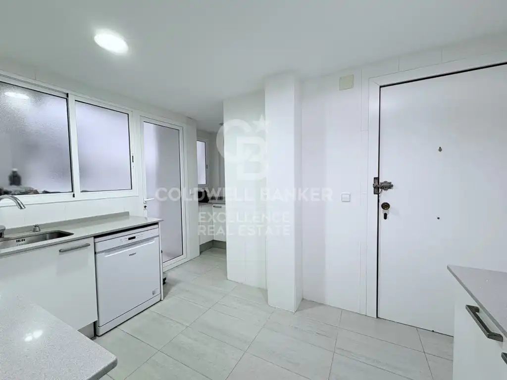 Flat for sale in Valencia  with Air Conditioner and Terrace