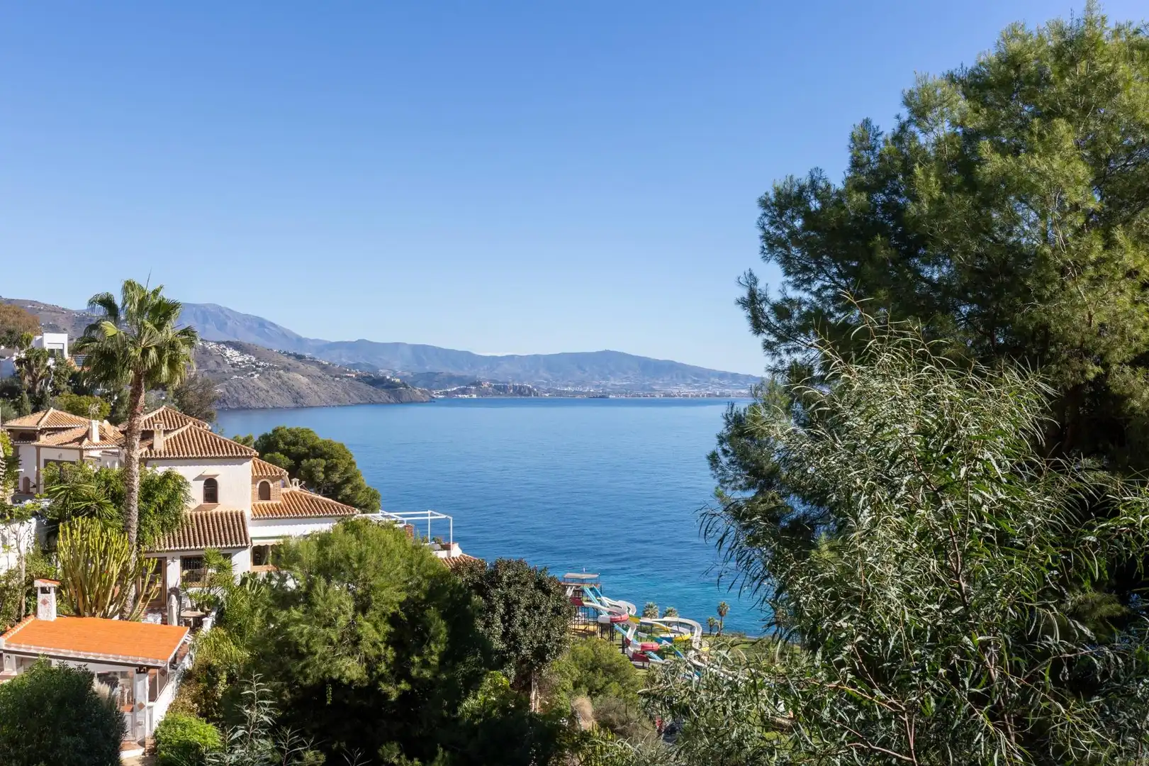 Vista exterior de Casa o chalet en venta en Almuñécar con Aire acondicionado, Jardín privado y Terraza