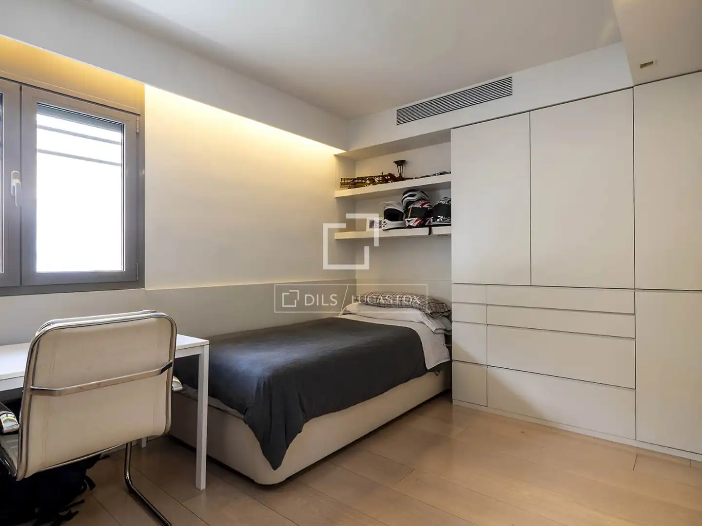 Dormitori de Casa o xalet en venda en Barcelona amb Aire condicionat, Calefacció i Jardí privat