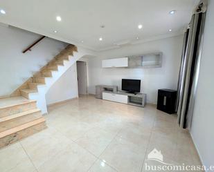 Sala d'estar de Casa o xalet en venda en Linares amb Aire condicionat, Terrassa i Moblat