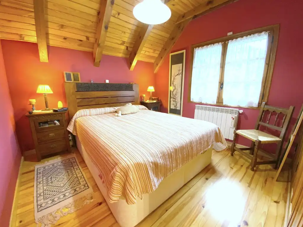 Dormitori de Casa o xalet en venda en Sahún amb Jardí privat