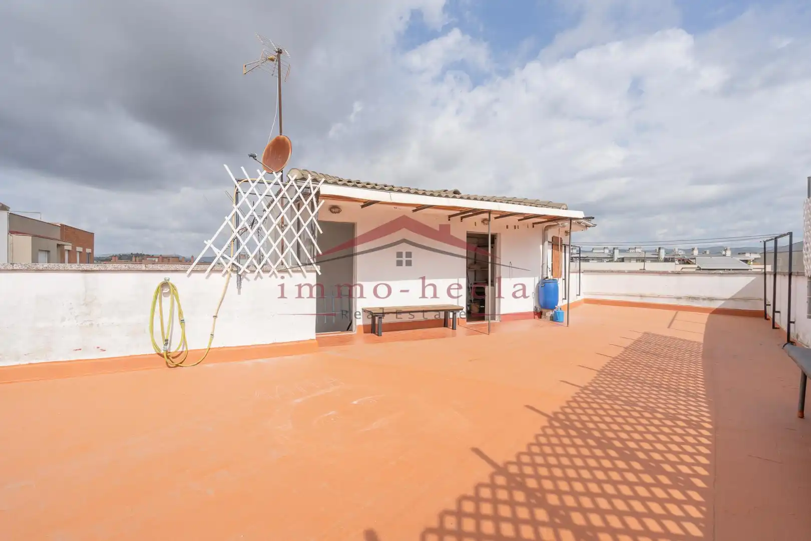 Terrasse von Einfamilien-Reihenhaus zum Verkauf in Vilanova del Camí mit Heizung, Terrasse und Abstellraum
