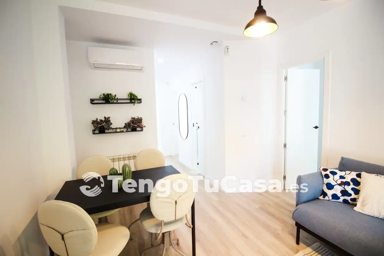 Living room of Flat for sale in Madrid  with Air Conditioner, Heating and Parquet flooring