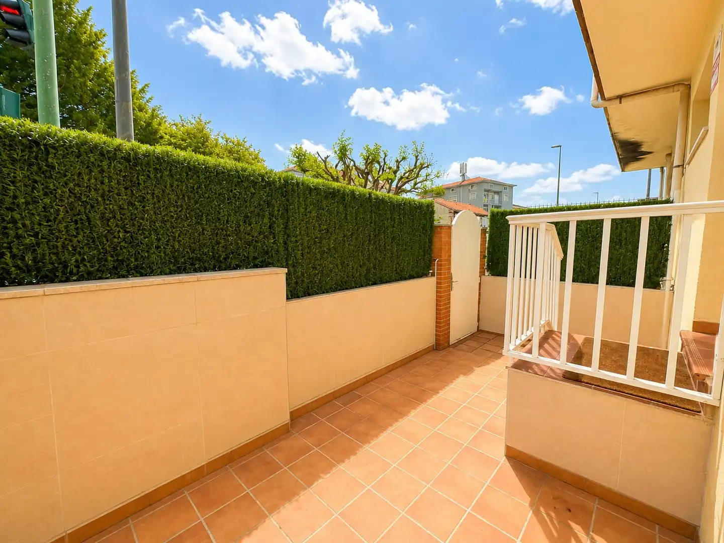 Terrassa de Casa adosada en venda en Torrelavega  amb Calefacció, Jardí privat i Balcó
