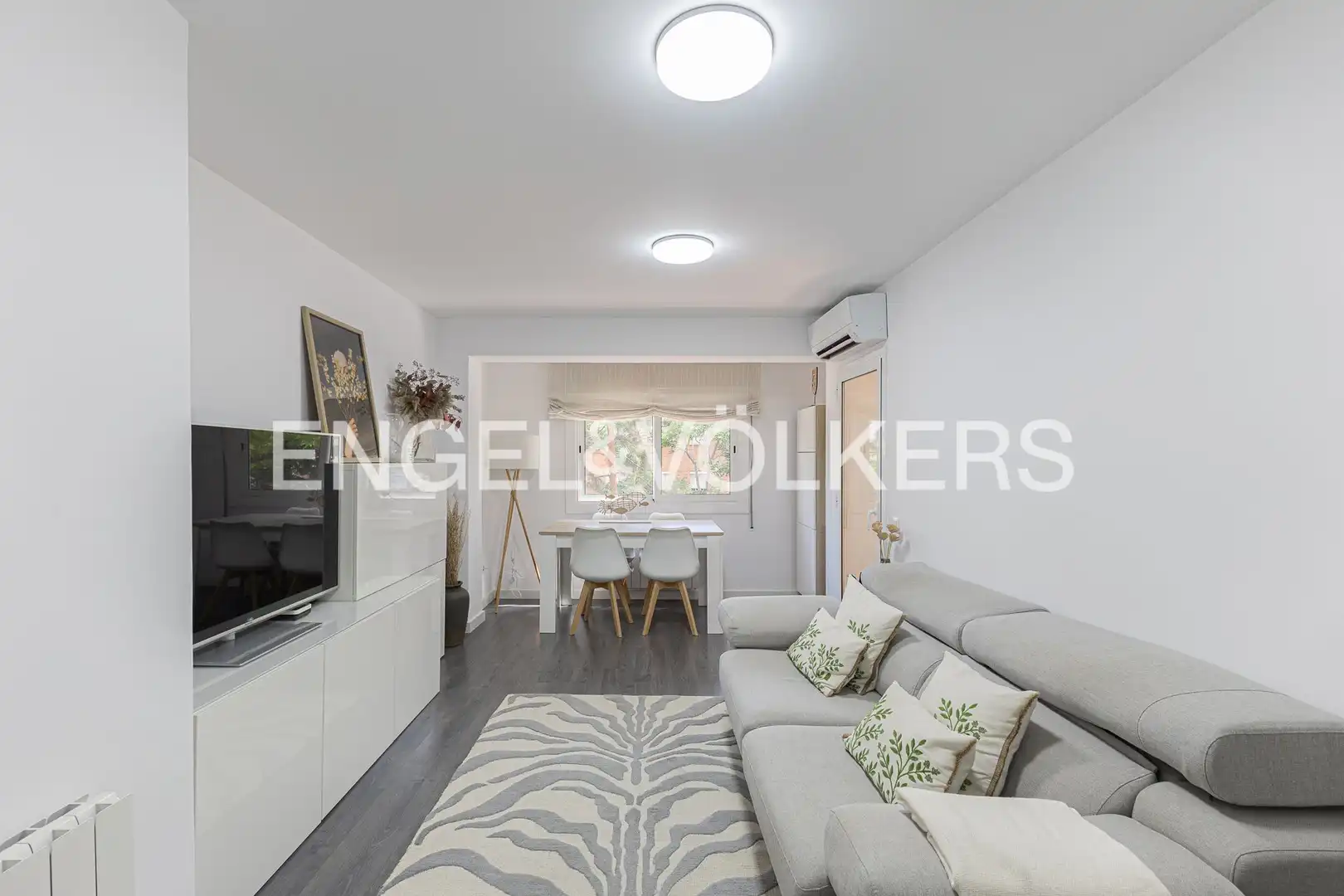 Sala d'estar de Pis en venda en Barcelona amb Aire condicionat, Calefacció i Parquet