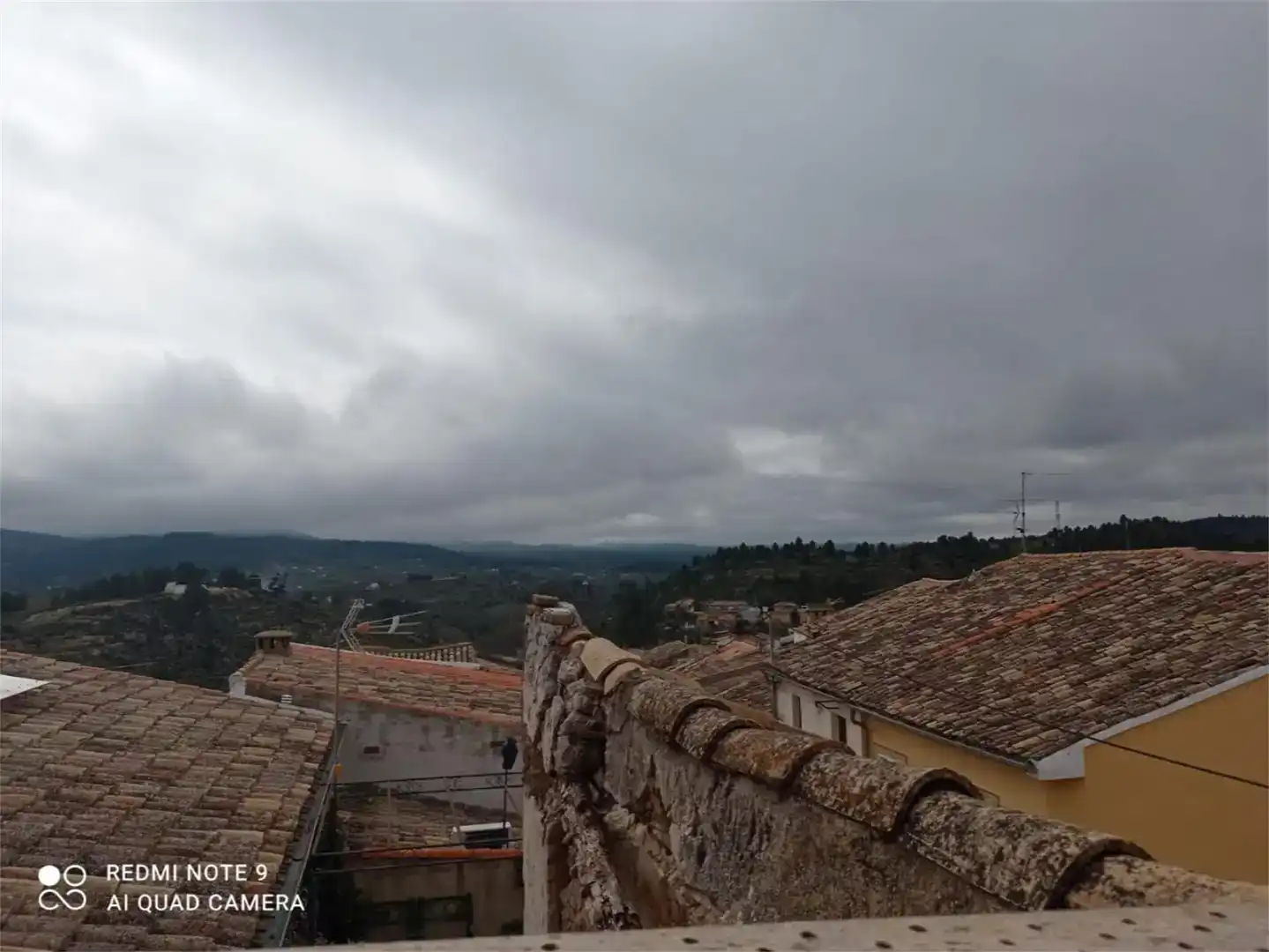 Vista exterior de Casa adosada en venda en Teresa de Cofrentes amb Balcó