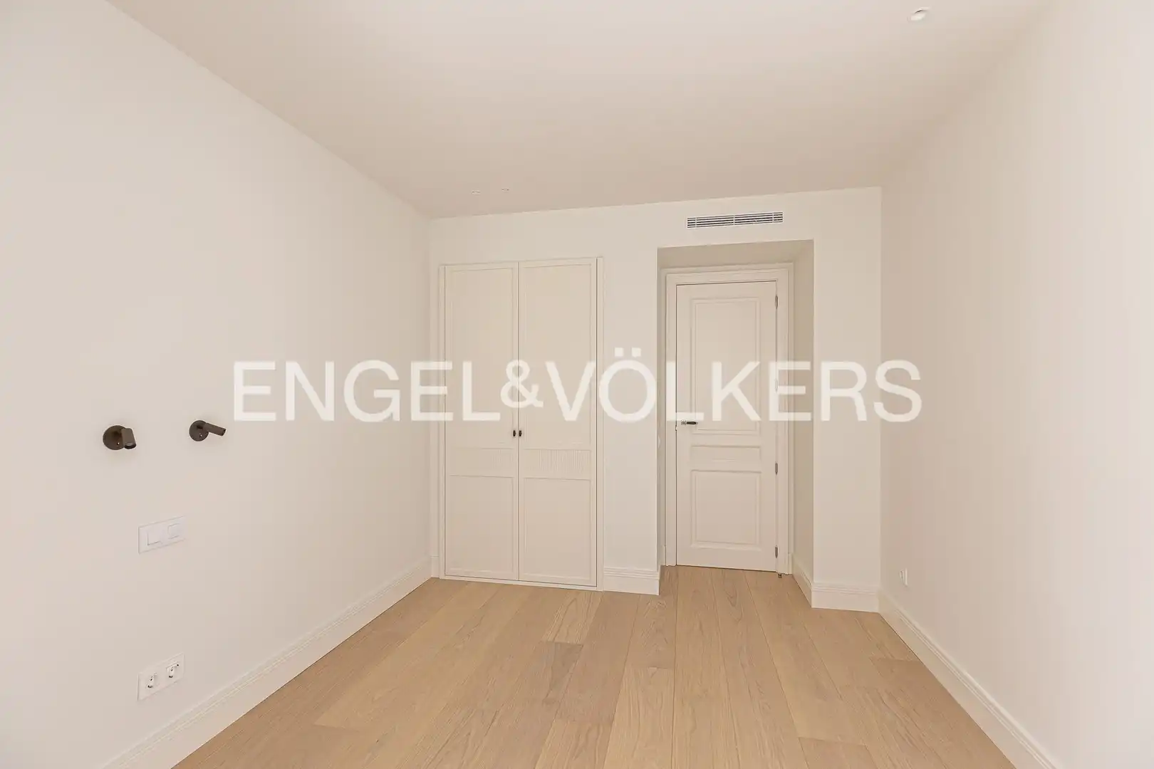 Bedroom of Flat for rent in Madrid  with Air Conditioner, Heating and Terrace