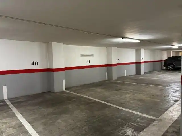 Aparcament de Garatge en venda en Centre - Sant Oleguer