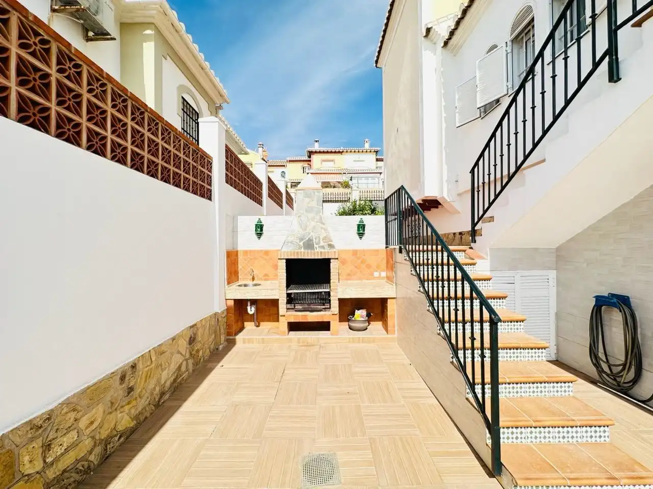 Terrassa de Casa o xalet en venda en Torrox amb Aire condicionat, Jardí privat i Traster
