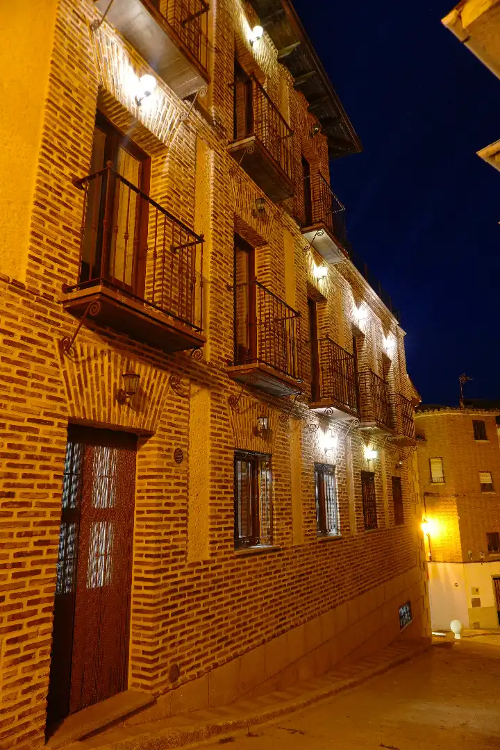 Vista exterior de Edifici en venda en El Hoyo de Pinares 