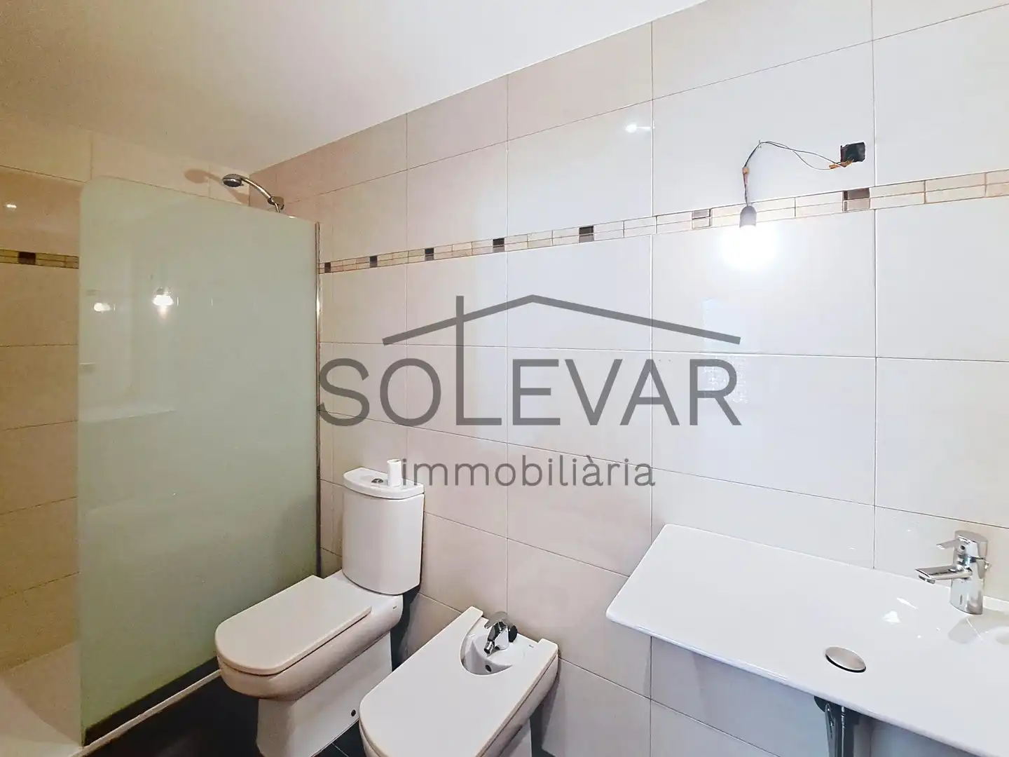 Badezimmer von Wohnung zum Verkauf in La Pobla de Segur mit Heizung, Parkett und Abstellraum