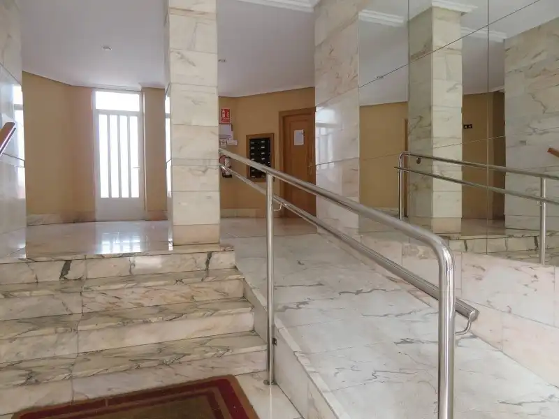 Apartamento en venta en León Capital  con Calefacción, Jardín privado y Terraza