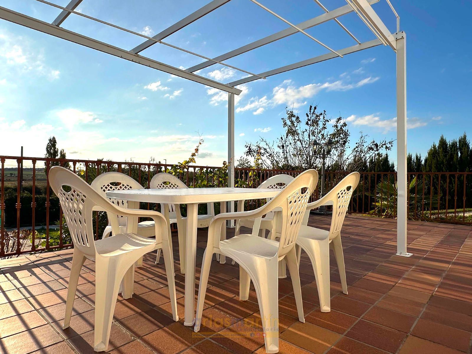 Terrassa de Casa o xalet en venda en Vega de Tirados amb Aire condicionat, Calefacció i Jardí privat