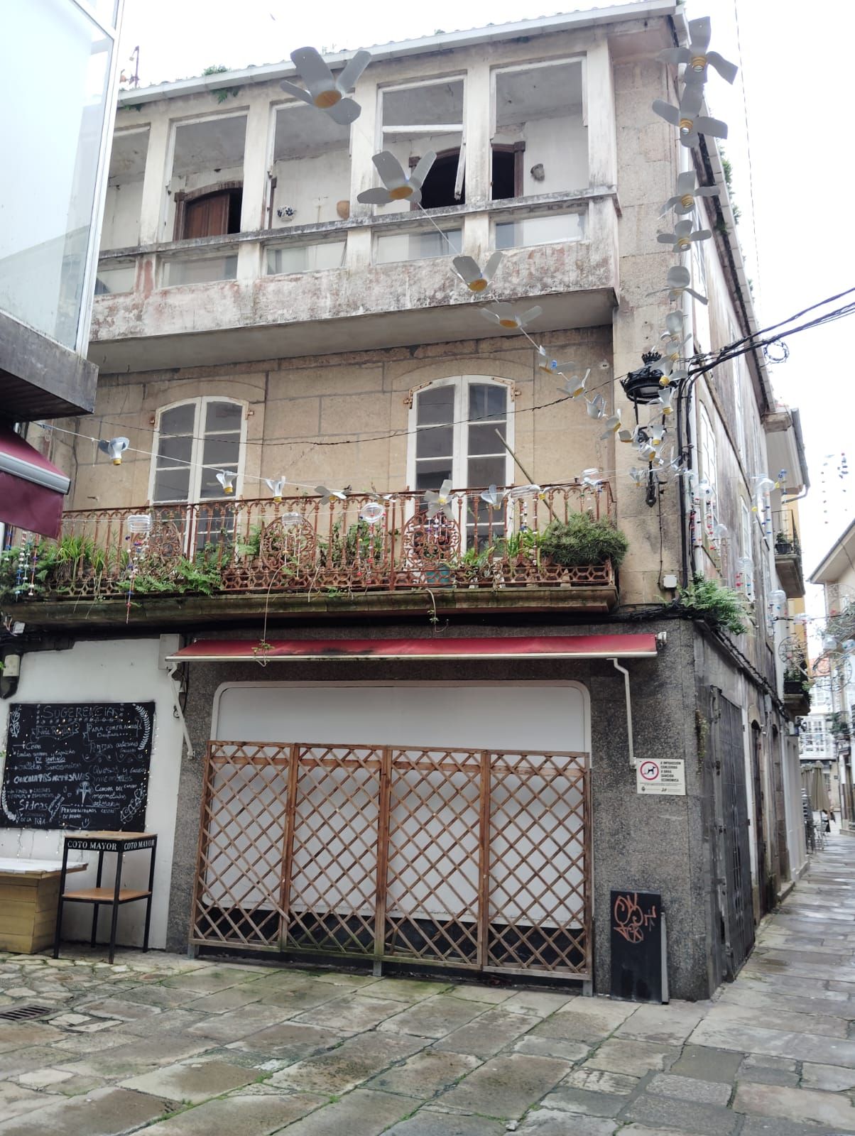 Vista exterior de Edifici en venda en Noia