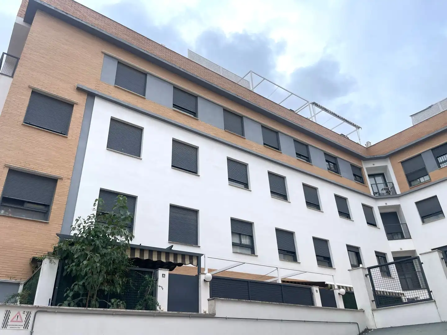 Vista exterior de Piso en venta en Linares
