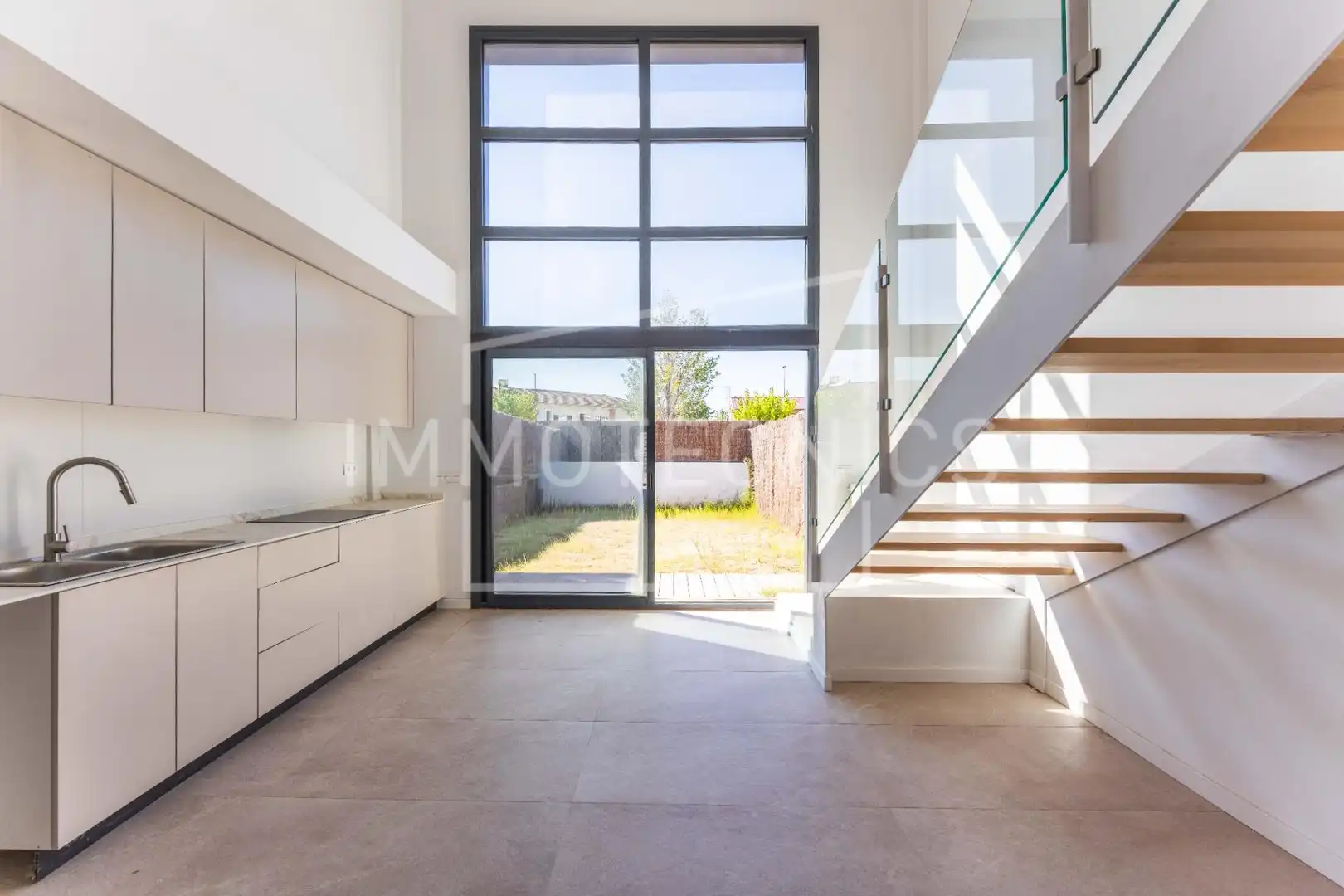 Adosado con jardín en venta en Carrer TURO DE L'HOME, imagen 2