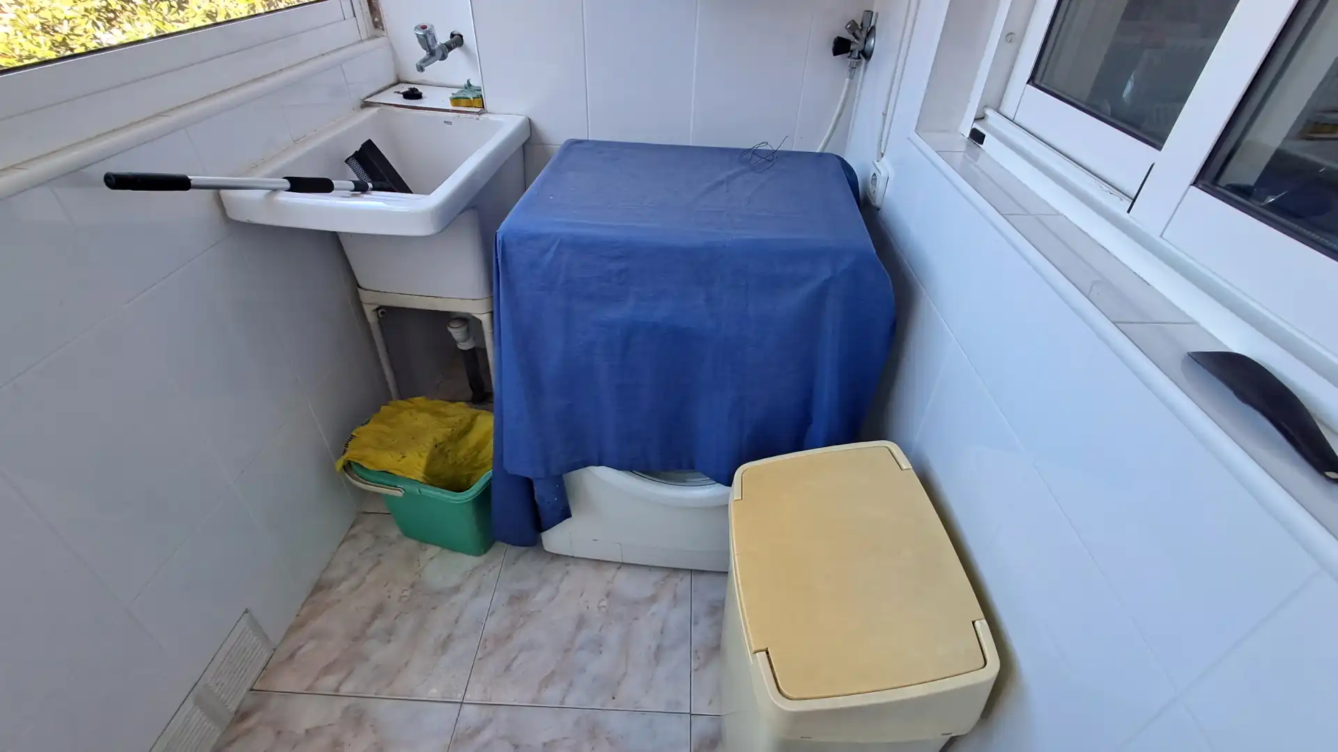 Badezimmer von Wohnung zum Verkauf in Vigo  mit Heizung, Parkett und Abstellraum