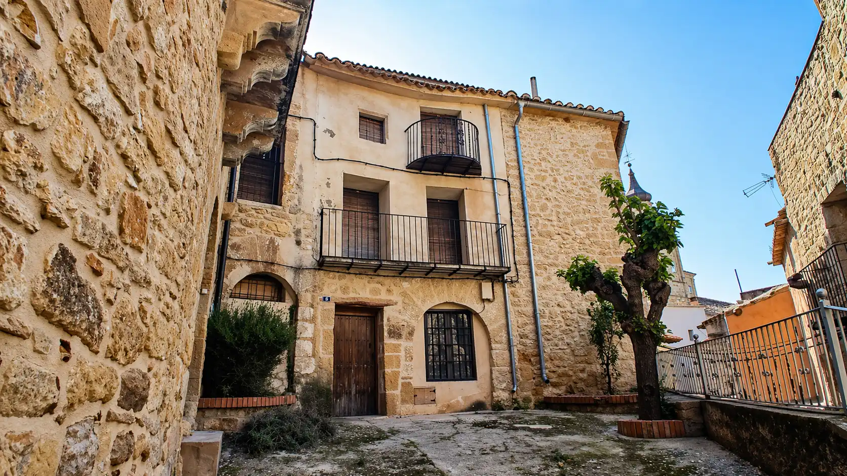 Casa adosada en venta en Calle Collado, 8, Valjunquera