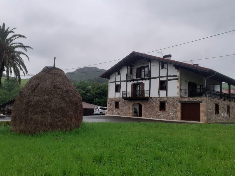 Außenansicht von Maisonette miete in Lasarte-Oria mit Heizung, Terrasse und Möbliert