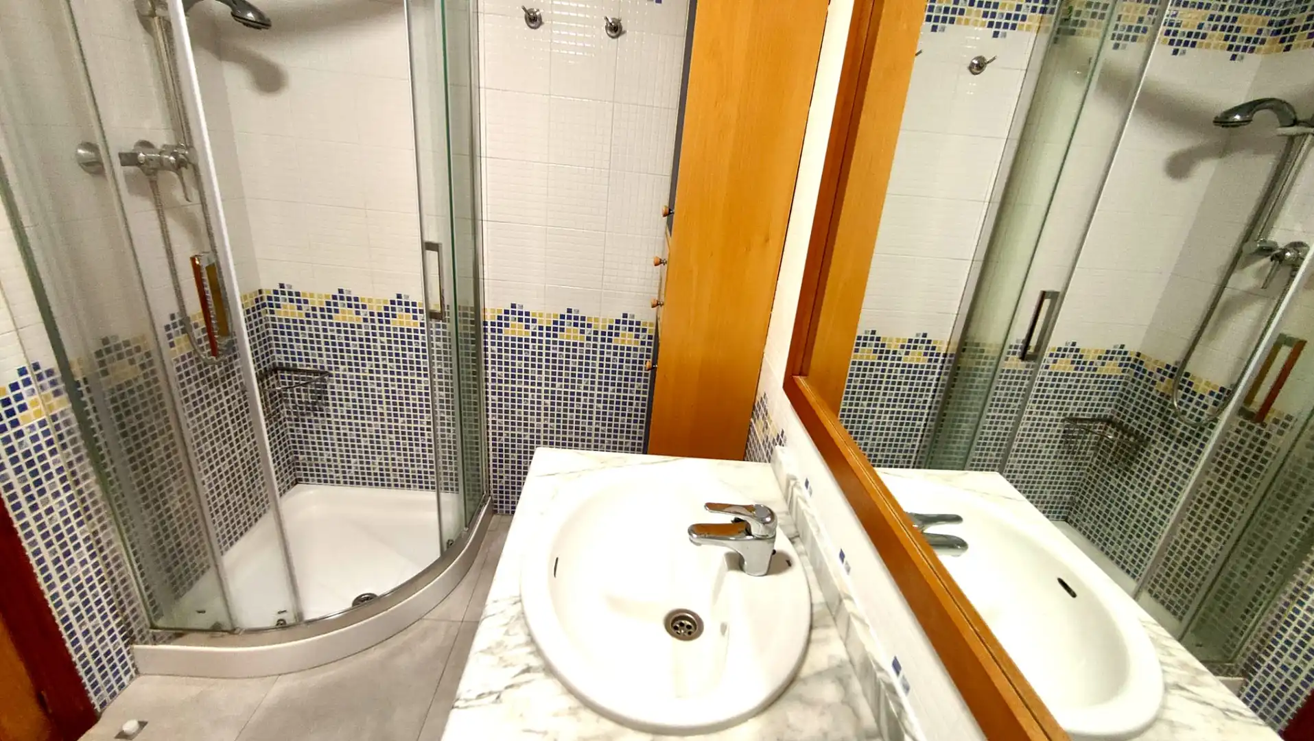 Bany de Apartament de lloguer en Santa Pola amb Aire condicionat, Calefacció i Terrassa