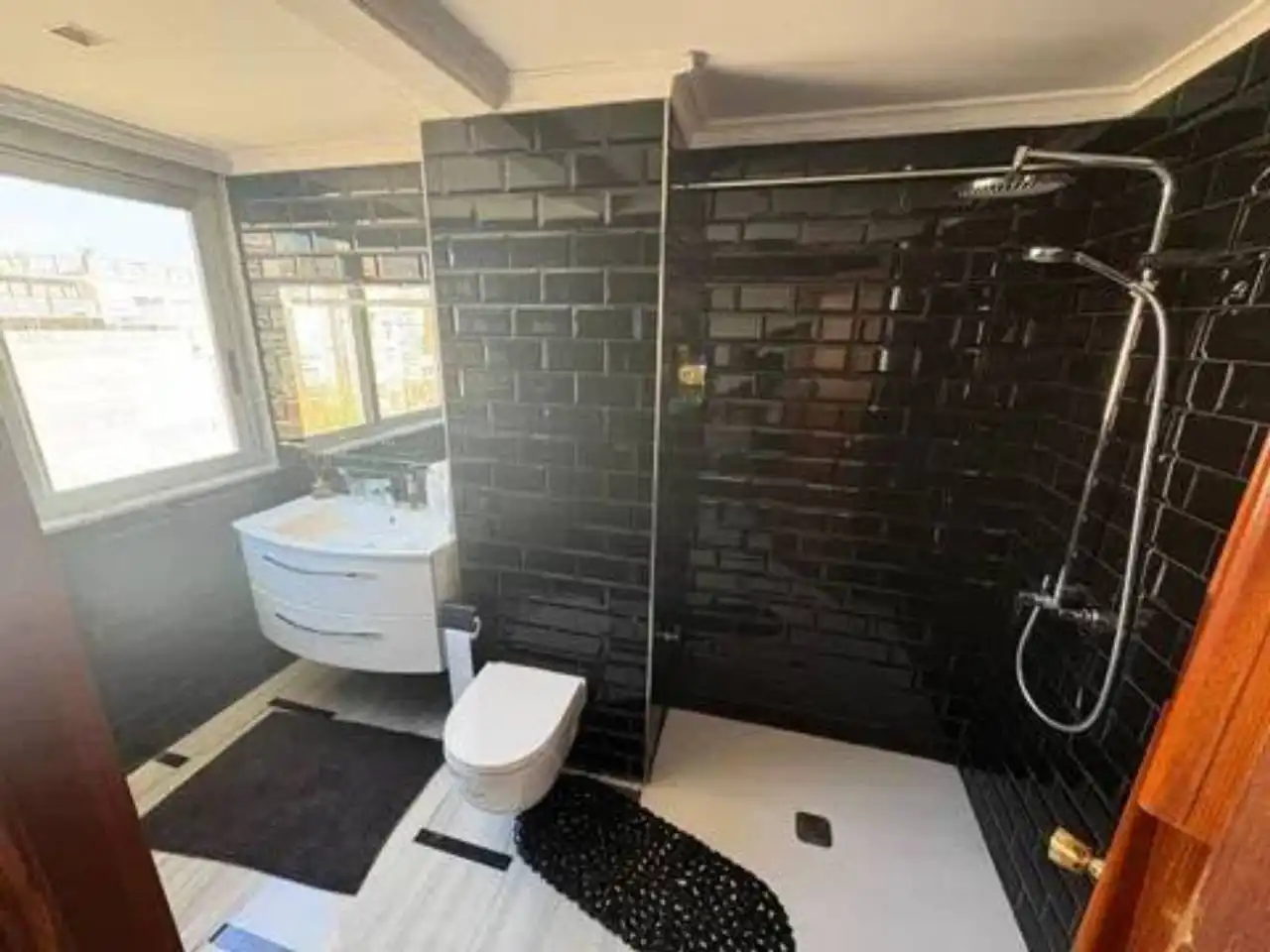 Badezimmer von Wohnung zur Miete in Benidorm mit Klimaanlage und Terrasse