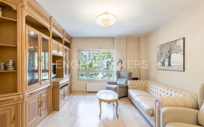 Living room of Apartment for sale in  Barcelona Capital  with Air Conditioner and Swimming Pool