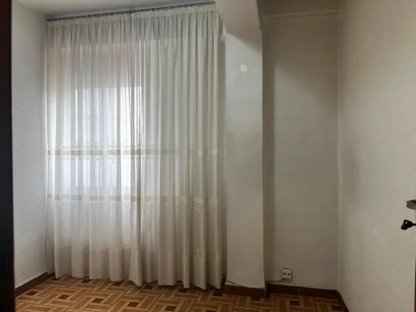 Bedroom of Flat for sale in Valencia  with Air Conditioner and Alarm