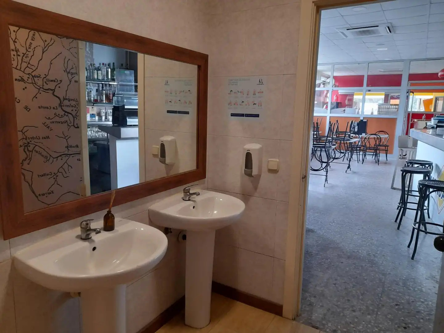 Badezimmer von Geschaftsraum zur Miete in Dosrius mit Klimaanlage