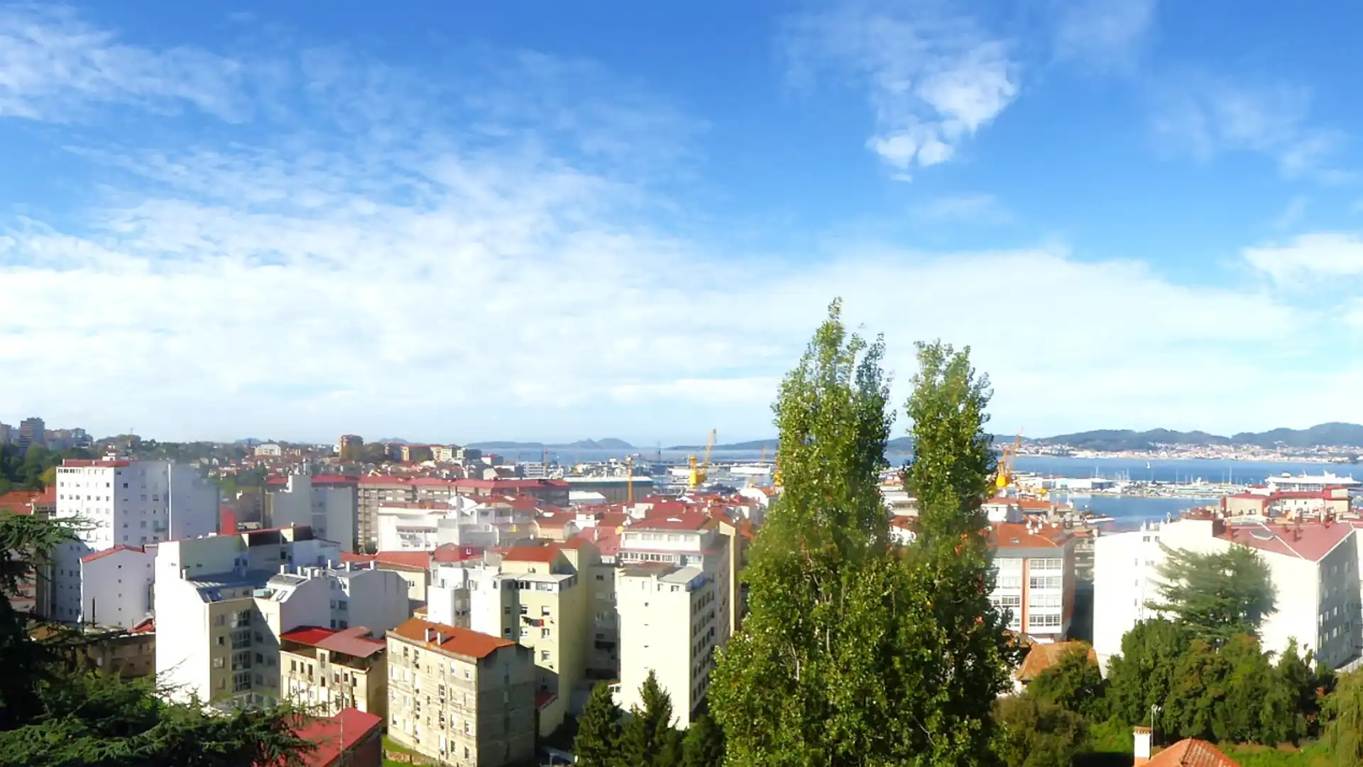 Vista exterior de Piso en venta en Vigo  con Calefacción, Parquet y Terraza