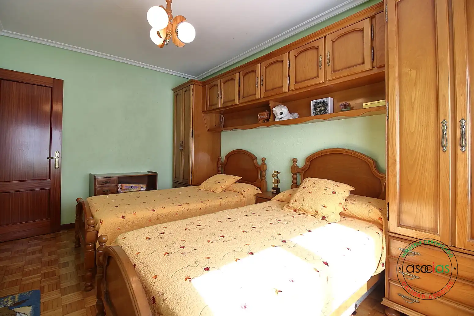 Habitación de Piso en venta en Gijón  con Calefacción, Parquet y Terraza